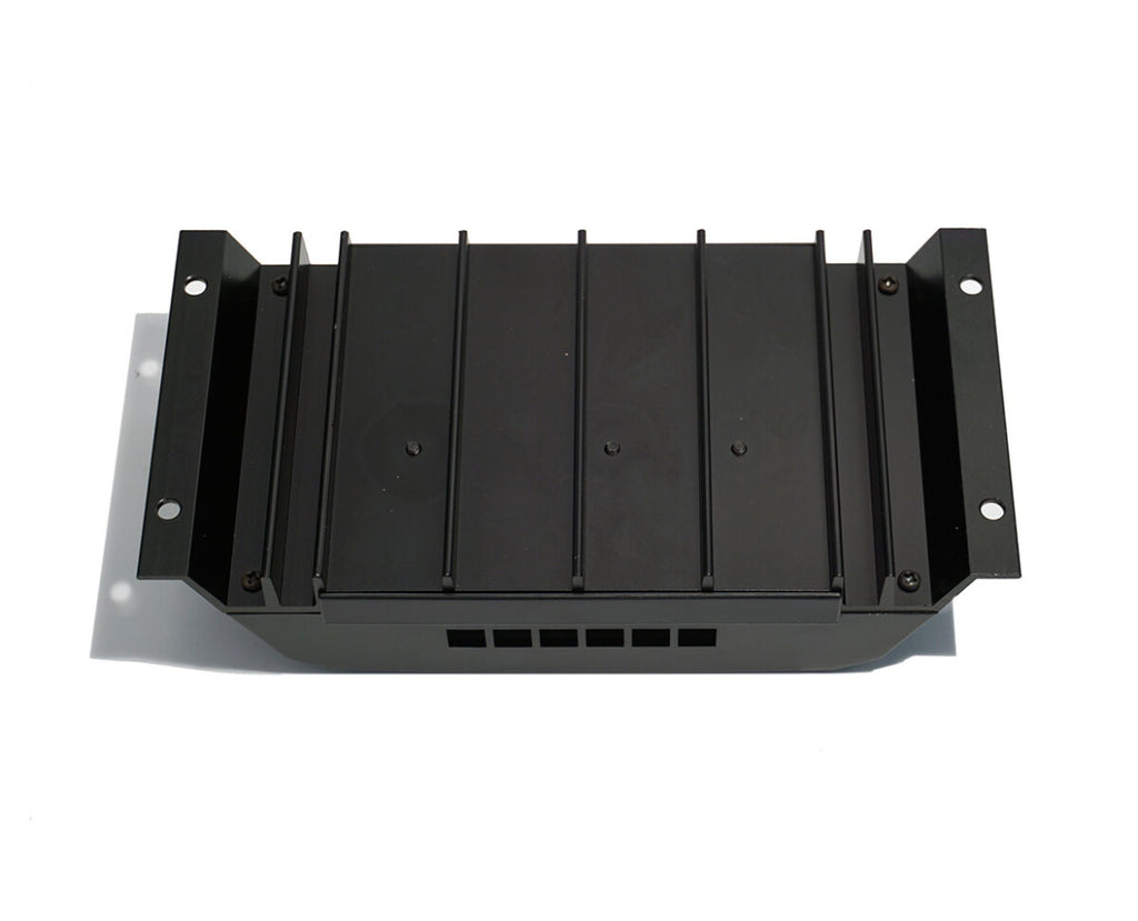 WATTSTUNDE® PWM Solar Laderegler 30 A mit LCD-Anzeige und USB-Ports für 12 V / 24 V Systeme