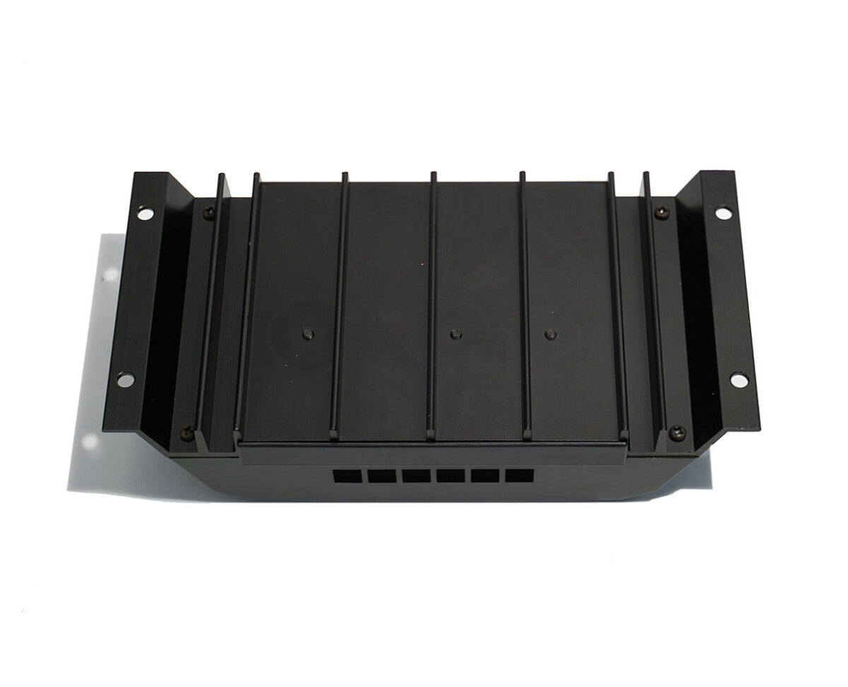 WATTSTUNDE® PWM Solar Laderegler 30 A mit LCD-Anzeige und USB-Ports für 12 V / 24 V Systeme